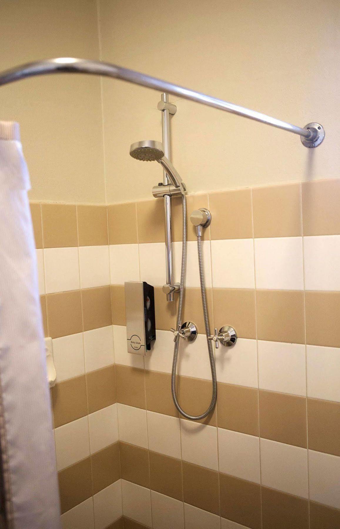 Enfield Hotel Аделейд Екстериор снимка
